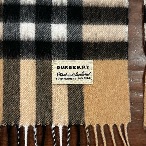 BURBERRY 80% Cashmere 20% Silk Giant Check Scarf - Picture 5 of 5